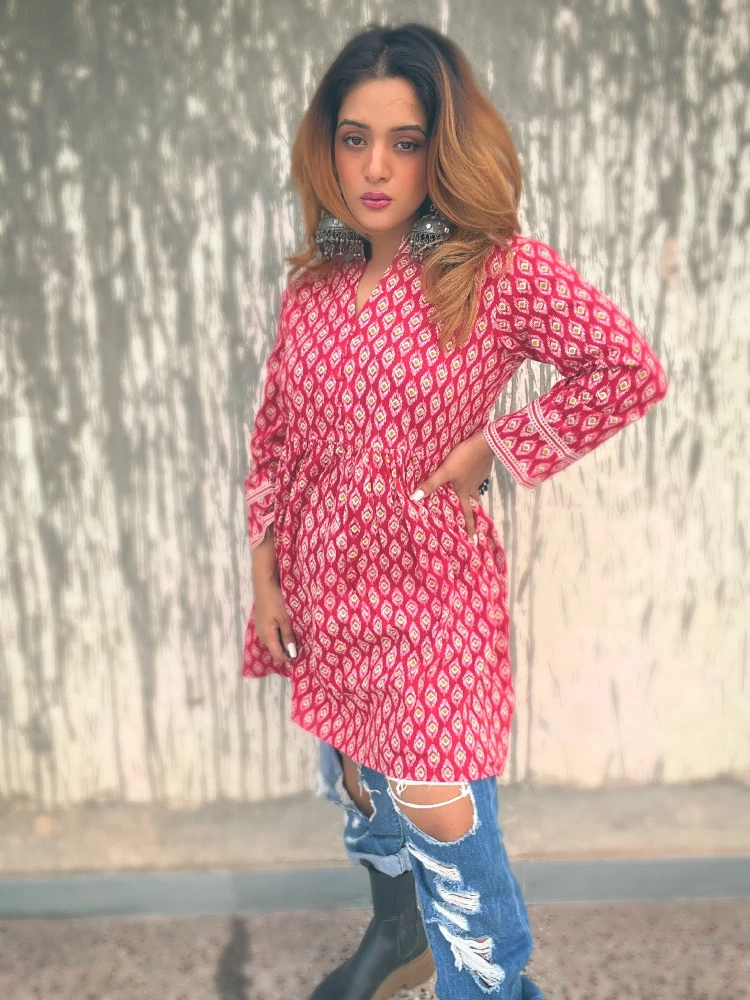 Rose Pink Sanagneri Print Top-3.webp